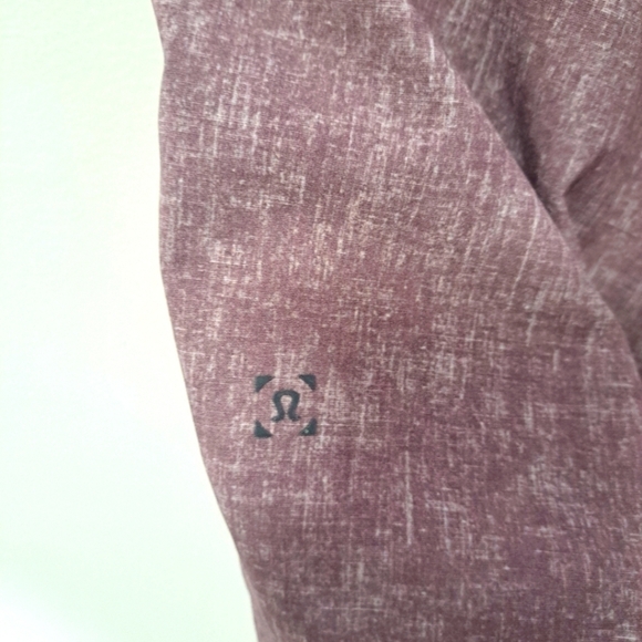 Lululemon T.H.E. short 9inch linerless short plum large - Picture 10 of 10